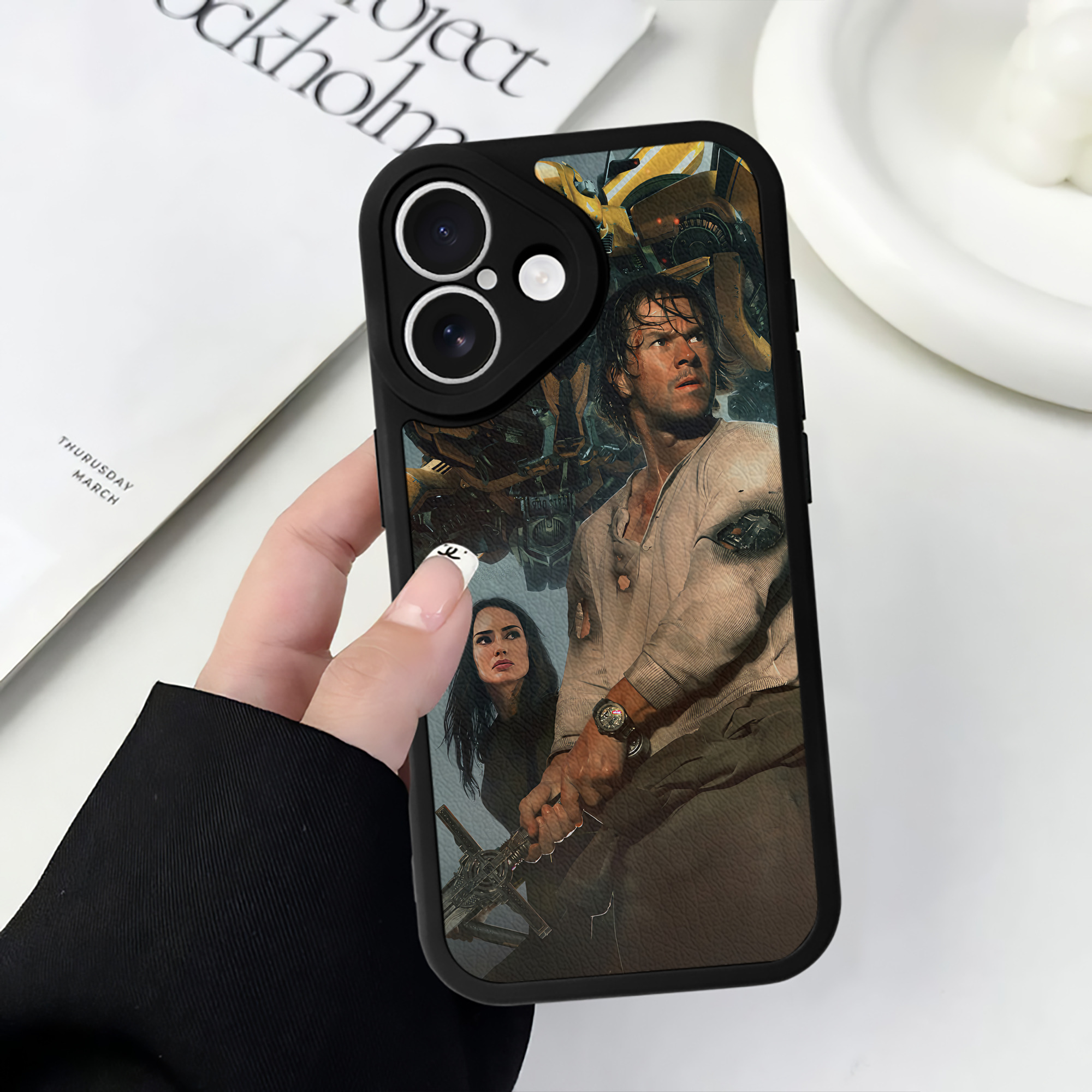 （画像用） Transformers トランスフォーマー 【iPhone 16シリーズ対応】シリコンスマホケース（レザー調） 材質：シリコン